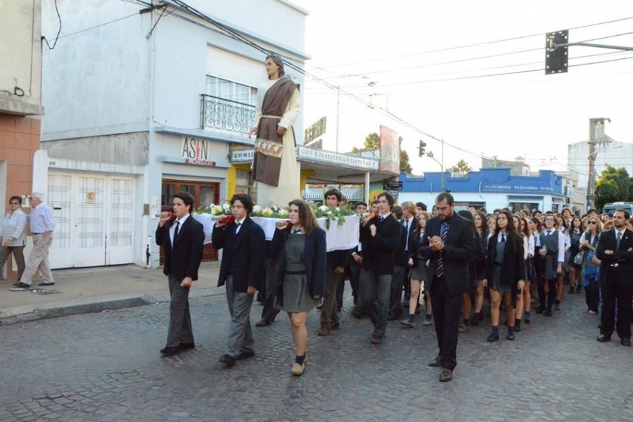 Procesión del Viernes Santo - Colegio San José Tandil
